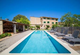 Villa Rae has Balcony rooms