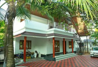 MARARI BETHLEHEM CLARES SERVICED VILLA has Balcony rooms