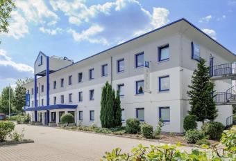 ibis budget Erfurt Ost allows 18 year olds to book a room