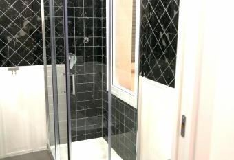 Lombardi Luxury Home has rooms with a private hot tub