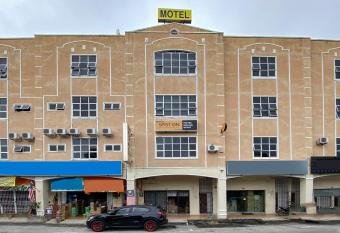 SPOT ON 89907 Motel Impian allows 18 year olds to book a room