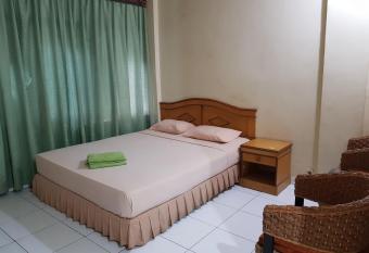 OYO 2941 Hotel Istana allows 18 year olds to book a room