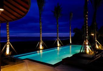 Wide Sands Beach Retreat has Balcony rooms