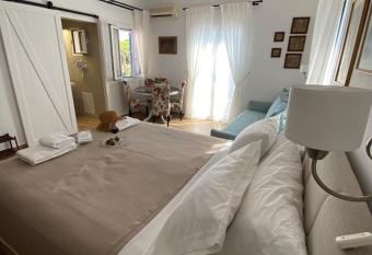 Reginas Apartments has Balcony rooms