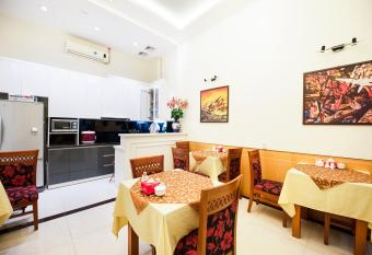 518 Chariot Hotel allows 18 year olds to book a room