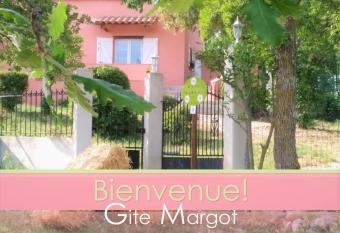 Gite Margot - Villa priv  e has Balcony rooms