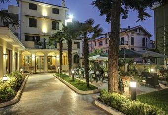 Hotel Ester Safer has Balcony rooms