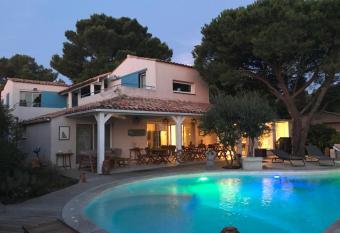 La Singuli  re has Balcony rooms