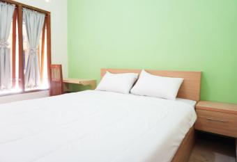 Wisma Handayani Syariah RedPartner near RSUD Wonosari allows 18 year olds to book a room