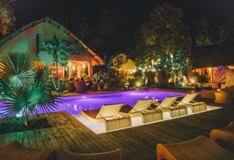 Hibiscus Garden Inn has Balcony rooms