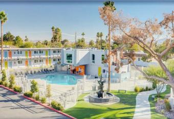 Bposhtels Las Vegas has Balcony rooms