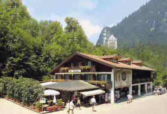Hotel Alpenstuben allows 18 year olds to book a room