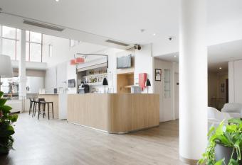 Kyriad Paris Est - Bois de Vincennes allows 18 year olds to book a room