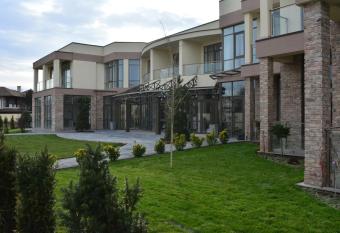 Corner House has Balcony rooms