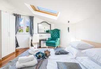 Galeria Valeria Seaside Downtown - MAG Quaint & Elegant Boutique Hotels has Balcony rooms