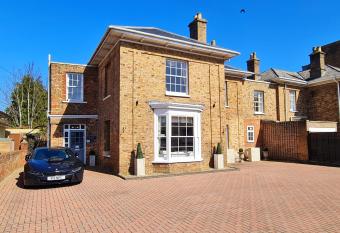 Beaufort Lodge allows 18 year olds to book a room