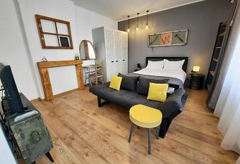 PIF Apartments Sadoveanu allows 18 year olds to book a room