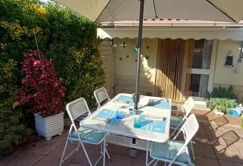 Domus Claudio Garden - Monolocale con giardino privato allows 18 year olds to book a room