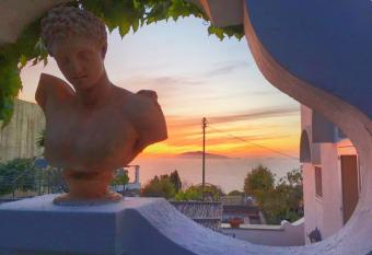 CASA COLETTE ANACAPRI has Balcony rooms