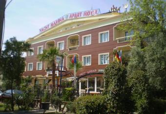 Blue Yacht Marina Apart Hotel has Balcony rooms