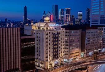 DoubleTree by Hilton Istanbul Gayrettepe has Smoking/Balcony rooms