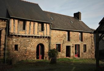 La maison    Jean has Balcony rooms