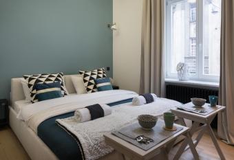 Luxury City Center Apartments close to National Theater allows 18 year olds to book a room