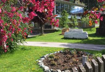 Landhaus Alpenrose - Feriendomizile Pichler has Balcony rooms