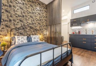 Le Cocon Lita-Palace allows 18 year olds to book a room