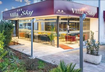 Hotel Sky has Balcony rooms