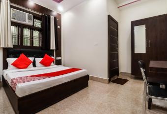 OYO 70294 Hotel Chandra allows 18 year olds to book a room