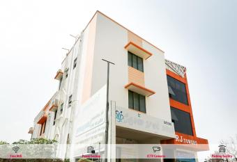 OYO Rj Tower allows 18 year olds to book a room