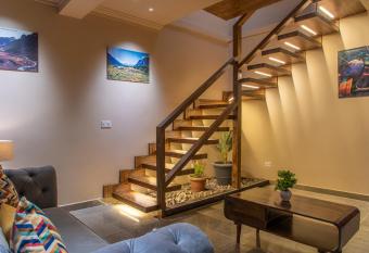 Hillcrest Heights has Balcony rooms