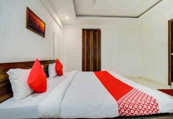 OYO Flagship 70045 Hotel Springs allows 18 year olds to book a room