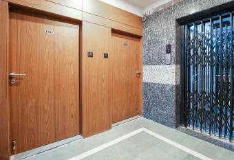 OYO Flagship Hotel Green-acre allows 18 year olds to book a room