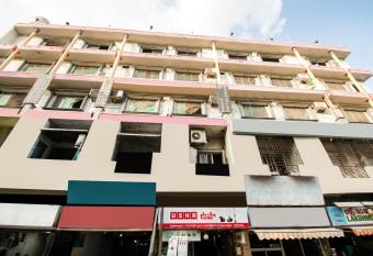 SPOT ON 69566 Hotel Green Valley allows 18 year olds to book a room