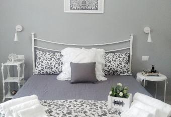 Dove nasce il Sole B&B has Balcony rooms