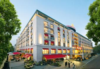 GRAND ELYSEE Hamburg has Balcony rooms