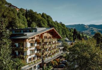 Gartenhotel Theresia 4-Sterne Superior has Balcony rooms