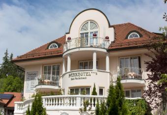 Parkhotel Bad Faulenbach allows 18 year olds to book a room