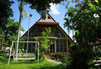 SukSanti CoLiving and Vacation allows 18 year olds to book a room