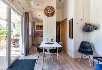 Les minis homes du Bugey - Eco-lodge City, un refuge en hyper centre has Balcony rooms