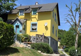 Ferienhaus im Kumbachtal allows 18 year olds to book a room