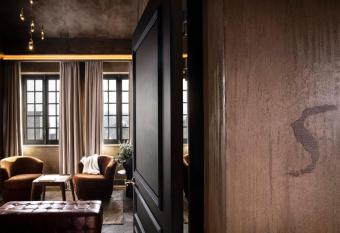 H  tel Saint-Delis - La Maison du Peintre - Relais & Ch  teaux allows 18 year olds to book a room