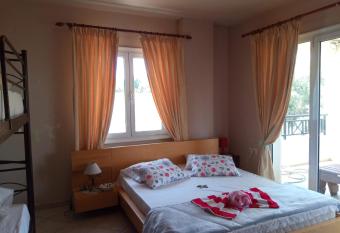 SAINT GEORGE has Balcony rooms