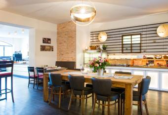 Hotel Das Kronprinz allows 18 year olds to book a room