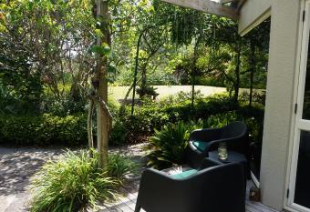 Maddisons Garden Guest Suite - Coatesville has Balcony rooms