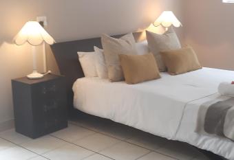 Zeezicht Holiday Guest Unit allows 18 year olds to book a room