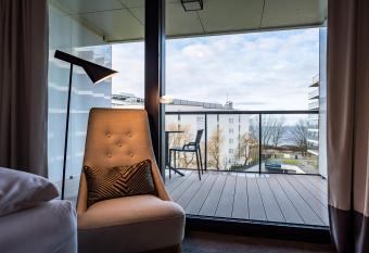 VacationClub     Seaside Apartament 348 allows 18 year olds to book a room