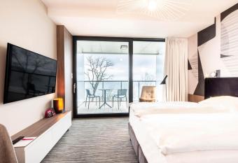 VacationClub     Seaside Apartament 411 allows 18 year olds to book a room